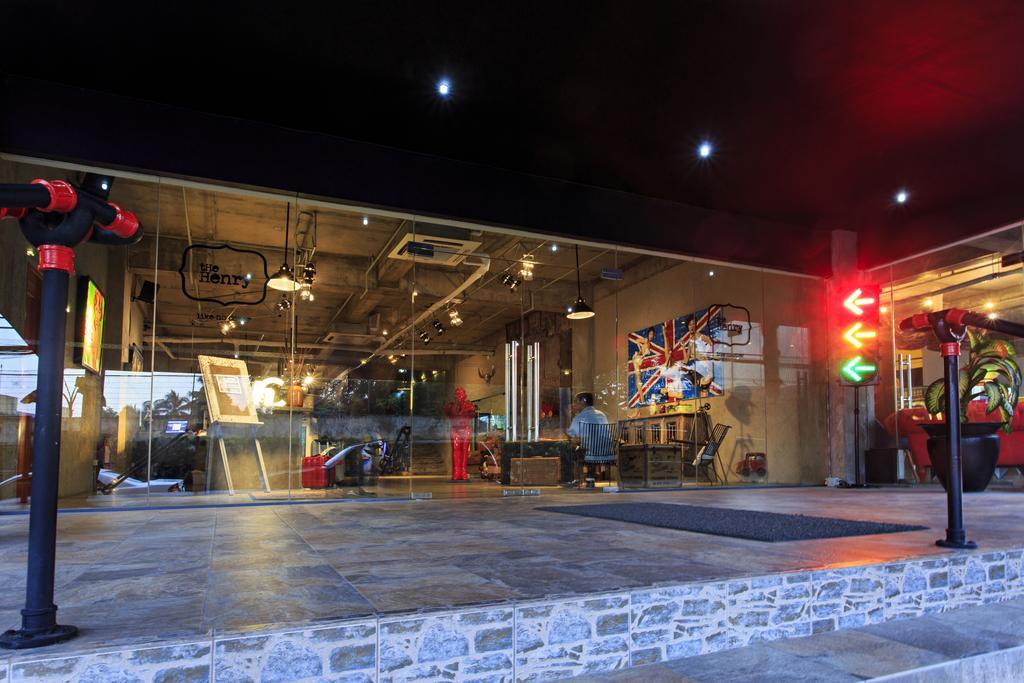 The Henry Hotel Cebu Stadt Exterior foto