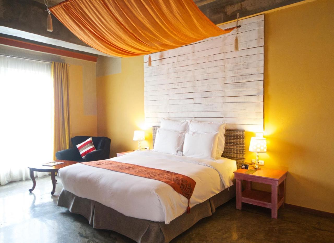The Henry Hotel Cebu Stadt Exterior foto