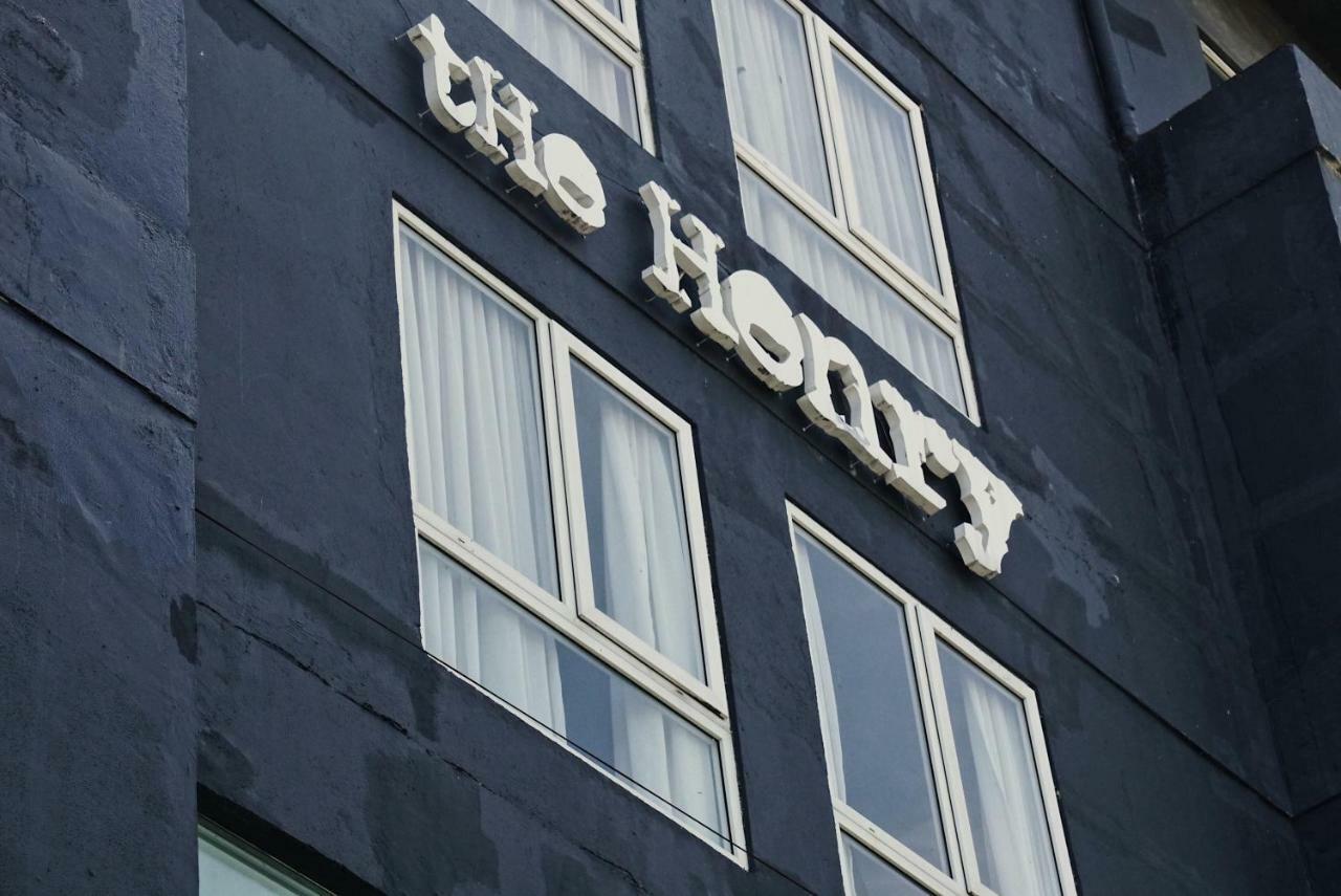 The Henry Hotel Cebu Stadt Exterior foto